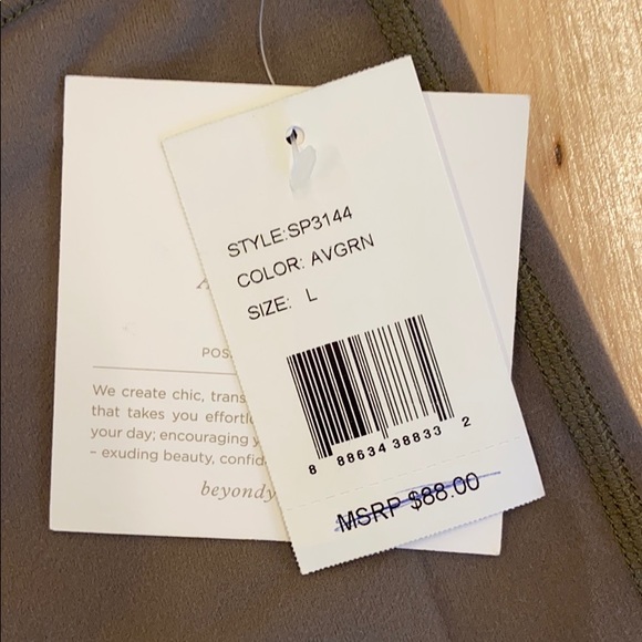 Beyond Yoga Full Circle cut out Capris - Picture 7 of 7